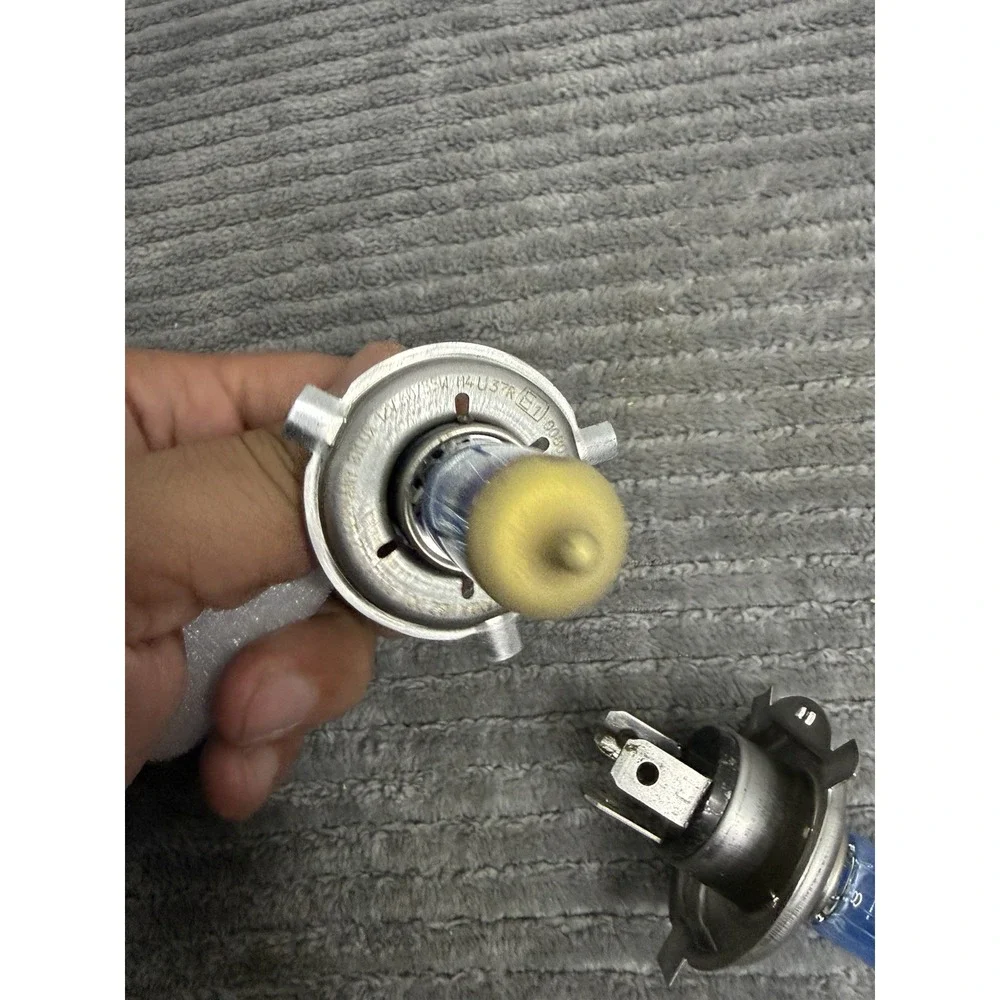 H4 12V 60/55W halogen headlight bulb.